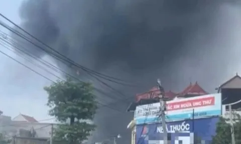 VIDEO: Sau tiếng nổ lớn, lửa khói bao trùm công ty, một người tử vong