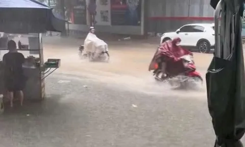 Hà Nội xuất hiện hơn 10 điểm ngập sau trận mưa sáng 11/10