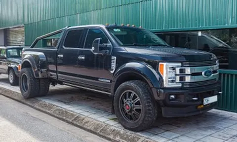 Siêu bán tải Ford giá gần 7 tỷ của đại gia Hà Nội sức kéo 15 tấn, dài gần 7 mét