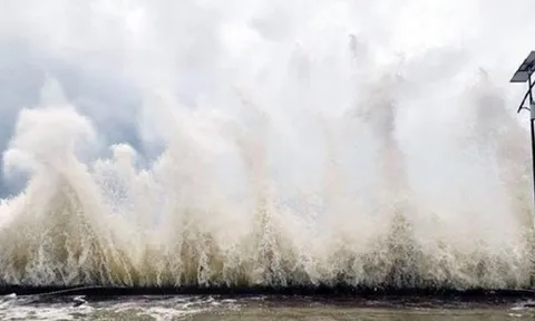 Dự báo thêm 2-3 cơn bão sắp vào Việt Nam, không khí lạnh đến sớm "lạ thường"