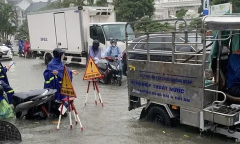 VIDEO: Mưa lớn kéo dài, nhiều tuyến phố ở Hải Phòng ngập sâu