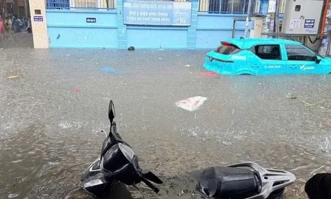 Hình ảnh chỉ 1 trận mưa lớn, Nha Trang chìm trong biển nước