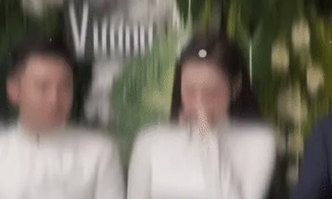 Hoa hậu Đỗ Thị Hà bật khóc trong lễ ăn hỏi với doanh nhân Nguyễn Viết Vương