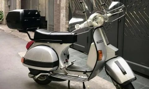 Vespa PX150E 1995, xe cổ 30 năm tuổi giá đắt gấp đôi Honda SH