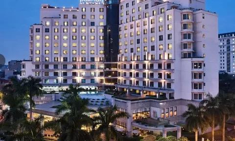 Trước phiên xử vụ đánh bạc tại khách sạn Pullman: Hai bị cáo bỏ trốn ra đầu thú