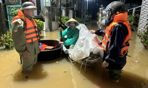 Thủ tướng chỉ đạo ứng phó khẩn cấp mưa lũ ở miền Trung
