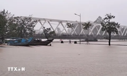 Mưa tại Huế vượt các mức lịch sử, cảnh báo khẩn đến 3 địa phương