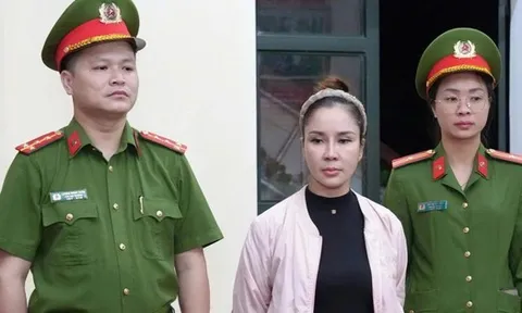 Một nữ hiệu trưởng bị bắt