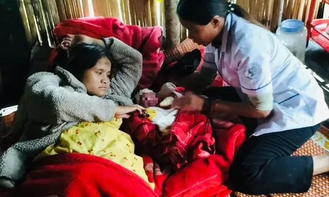 Y sĩ từng cứu cháu bé suýt bị chôn sống 14 năm trước làm điều xúc động