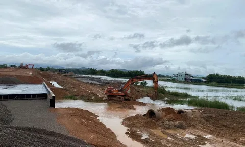 Gia Lai yêu cầu khẩn trương tháo dỡ đường công vụ cản trở thoát lũ