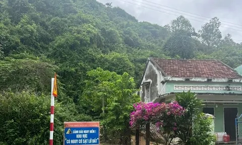 Gia Lai di dời khẩn 59 hộ dân khỏi khu vực sạt lở núi ngay trong đêm