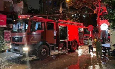 Cháy tại tầng chung cư, người dân hoảng sợ sơ tán