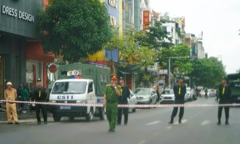 Cảnh sát ngăn đường vào khu tiệm vàng lớn nhất xứ Thanh