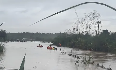 Mưa lũ lịch sử ở miền Trung khiến 35 người chết, mất tích, đợt mưa mới có thể lên tới 700 mm
