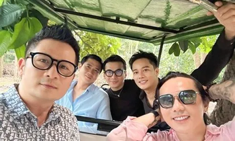 Đoàn Di Băng mếu máo khi công an khám nhà, Hồ Hoài Anh hiếm hoi lộ diện