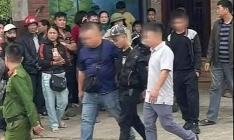 Người dân tri hô, vây bắt nam thanh niên cướp tiệm vàng