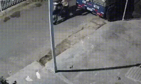 CLIP: Kẻ trộm táo tợn bị ghi hình ở An Giang