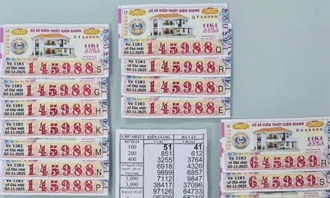 Khách mua vé số rồi tặng lại cho người bán: Cái kết bất ngờ