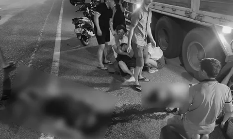 Hai người thương vong sau cú tông đuôi xe tải đang đỗ trên đường