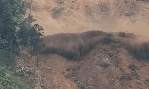 Sạt lở kinh hoàng ở vùng cao Đà Nẵng, 7 người mất liên lạc