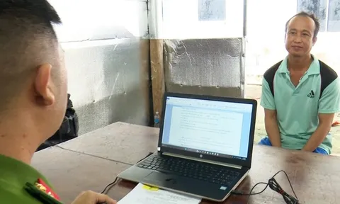 CLIP: Bắt tạm giam đối tượng dụ cho tiền rồi hiếp dâm 2 bé gái cùng xóm