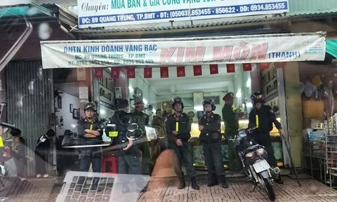 Công an có mặt tại cửa hàng vàng bạc nổi tiếng ở Đắk Lắk