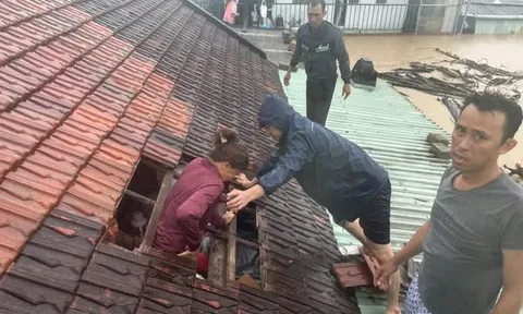 Thủ tướng: Tuyệt đối không để người dân trên nóc nhà kêu cứu mà không được cứu kịp thời