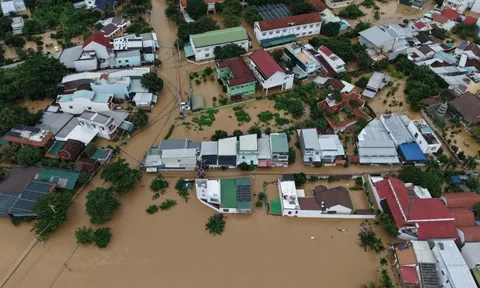 Mưa lũ lịch sử diễn biến phức tạp, 52.000 ngôi nhà ngập sâu, Thủ tướng chỉ đạo khẩn trong đêm