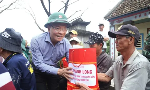 Phó Thủ tướng Lê Thành Long: Giúp dân khắc phục hậu quả mưa lũ là nhiệm vụ cấp bách