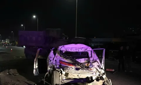 Hà Nội: Tai nạn liên hoàn giữa 5 ô tô, hai người bị thương