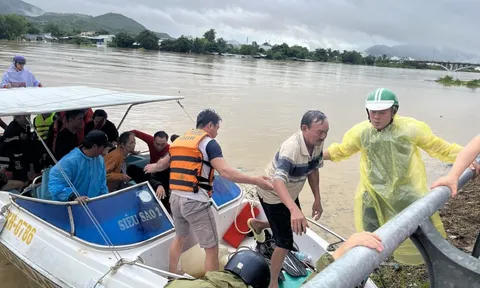 Miền Trung cần lắm những tấm lòng sẻ chia