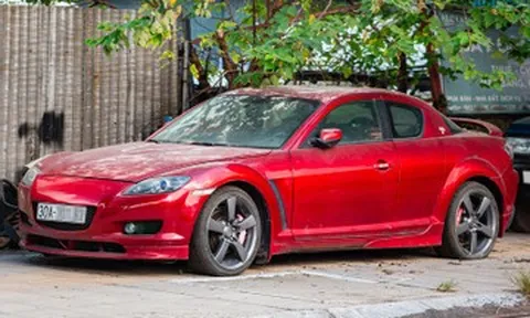 Mazda RX-8 hàng hiếm giá tiền tỷ vứt xó trên phố Hà Nội, ngoại thất bong tróc