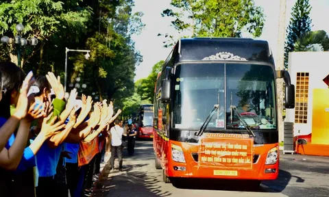 Toàn cảnh lễ xuất quân Đồng Nai lên đường chi viện Đắk Lắk sáng 25-11