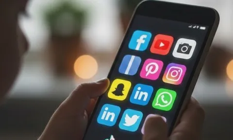 Cần cấm trẻ dưới 16 tuổi ở Việt Nam dùng mạng xã hội?