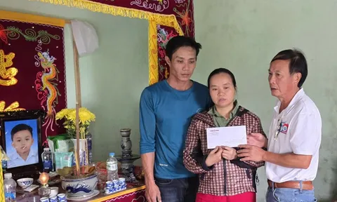 Nước mắt chảy ngược bên dòng sông Ba sau cơn lũ lịch sử