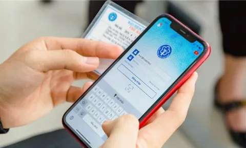 Hàng triệu người tại TP.HCM được miễn phí BHYT 100%: Người dân có cần làm thủ tục đổi thẻ?