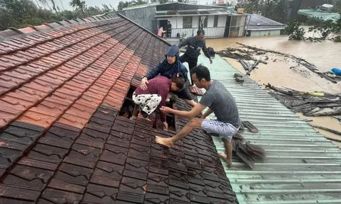 Thủ tướng phát động "Chiến dịch Quang Trung" thần tốc xây lại nhà cho người dân miền Trung