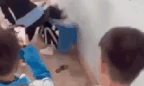 Nữ sinh lớp 7 bị bạn đánh ngay trong trường học