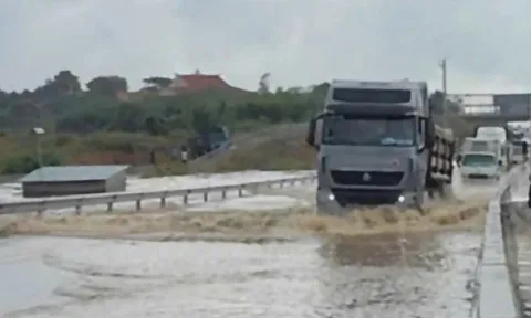 Nước dâng cao, ngập tuyến cao tốc Phan Thiết – Dầu Giây