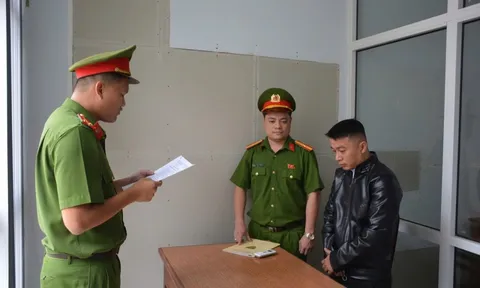 Thi hành quyết định bắt tạm giam nhân viên Trần Hồng Huy