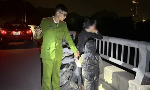 VIDEO: Chồng chết, người vợ trẻ ôm con trai 4 tuổi định nhảy cầu tự tử