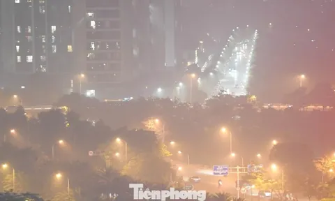 Bầu trời Hà Nội mù mịt, mắt cay xè trong đêm ô nhiễm nhất thế giới