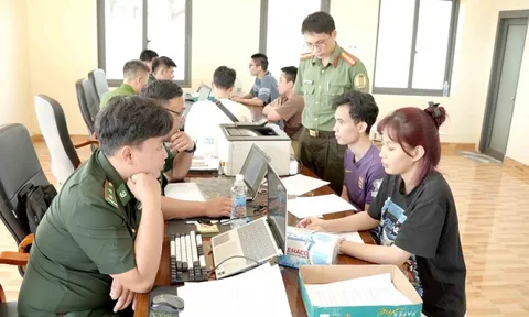 Hàng chục người bỏ chạy từ nhà ăn của công ty, kết thúc chuỗi ngày sống trong "địa ngục"