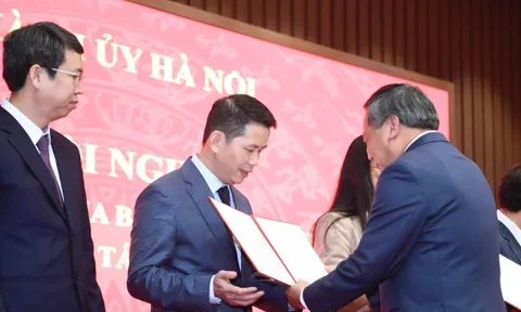 Hà Nội trao 9 quyết định về công tác cán bộ
