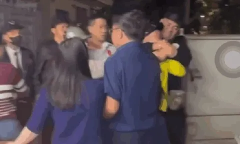 VIDEO: Bảo vệ chung cư "đánh hội đồng" một người đàn ông
