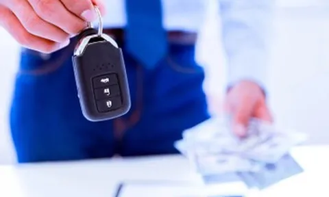 Nhân viên bán xe mới thực sự kiếm được bao nhiêu tiền?