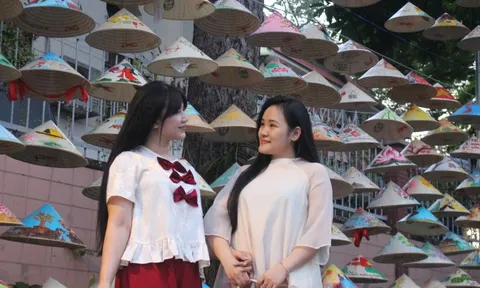 TP HCM: Hàng ngàn chiếc nón lá ‘dệt’ nên con đường check-in độc đáo