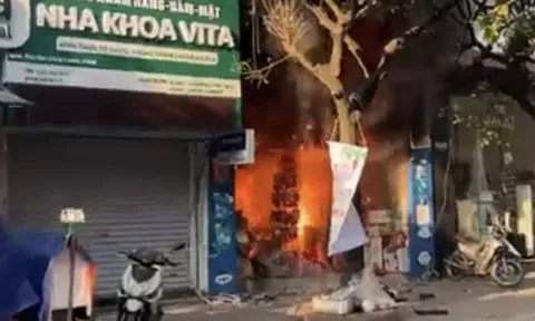 Cháy nhà 7 tầng, chủ nhà hoảng sợ nhảy từ trên cao xuống