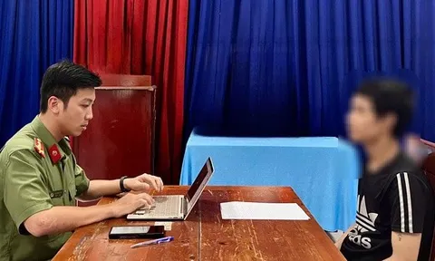 Công an TPHCM triệu tập 2 người chia sẻ thông tin "bắt MC Quyền Linh"