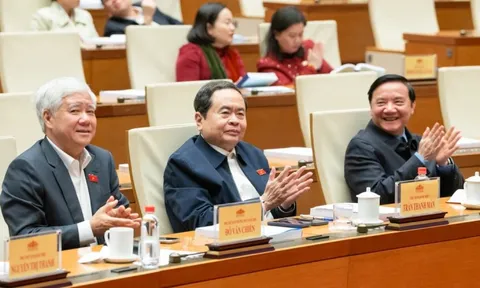 Thông qua danh sách 122 nhân sự được giới thiệu ứng cử đại biểu Quốc hội chuyên trách khóa XVI